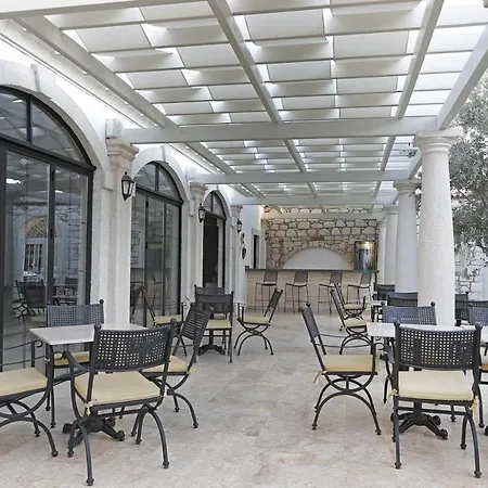 Lotus Alacati מלון